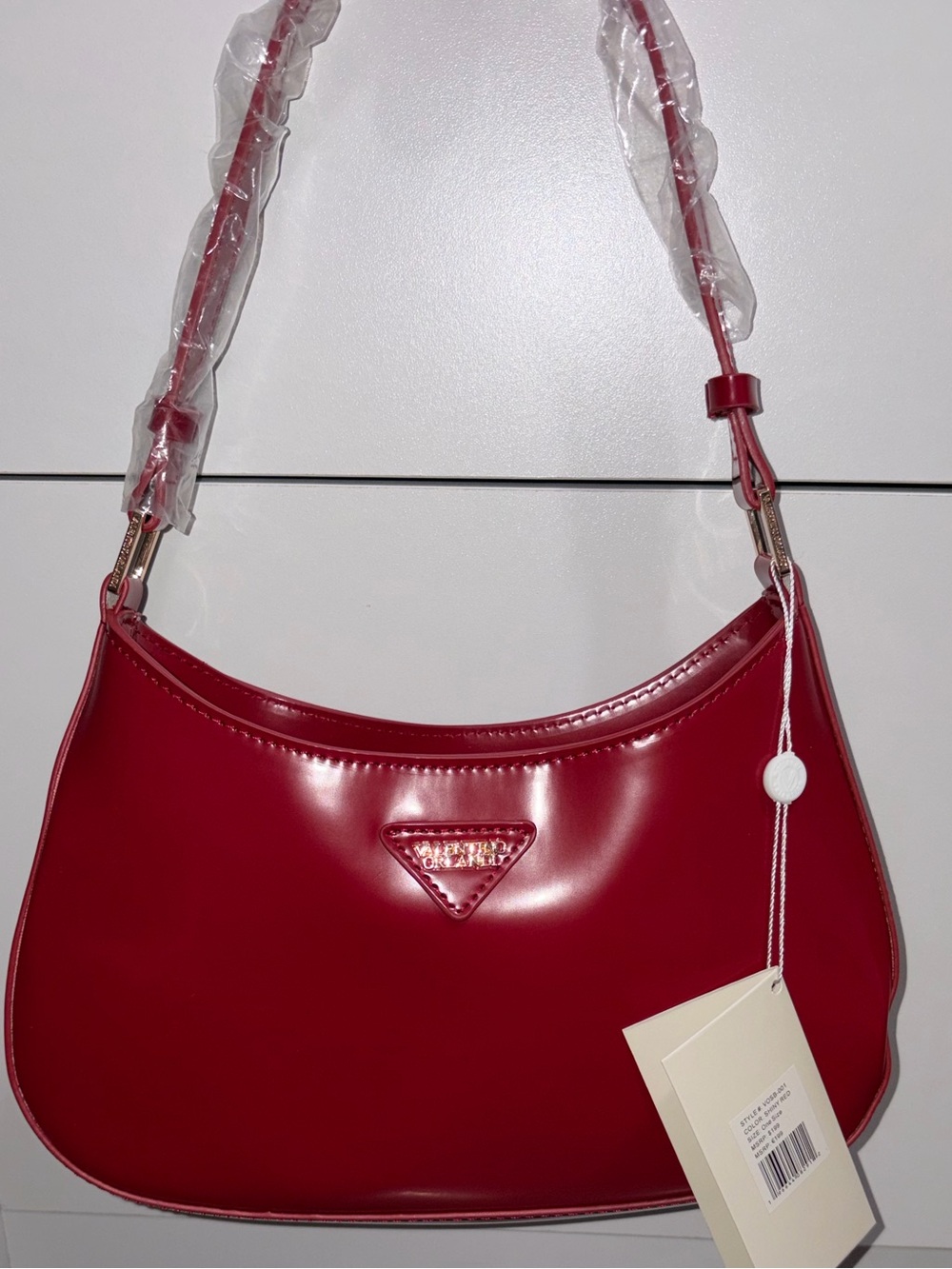 Sleek, modern crescent silhouette Shiny Red